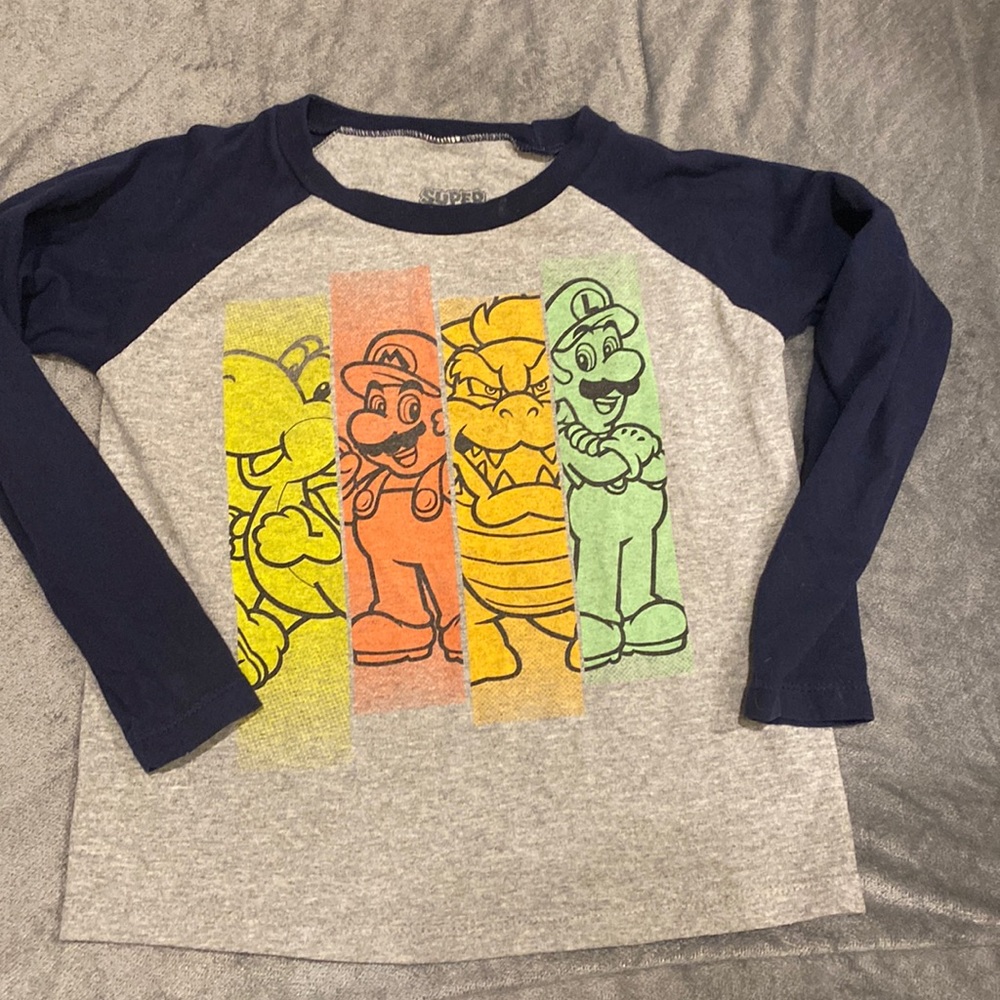 Boys Super Mario Shirt. Size M (5/6)